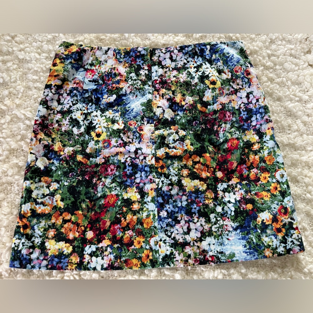 Floral stretch mini skirt